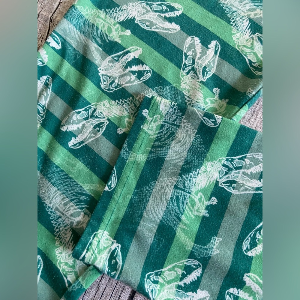 Sleepwear 2-piece set. Elastic waistband pants, long sleeve top. 🦖 - Picture 8 of 10